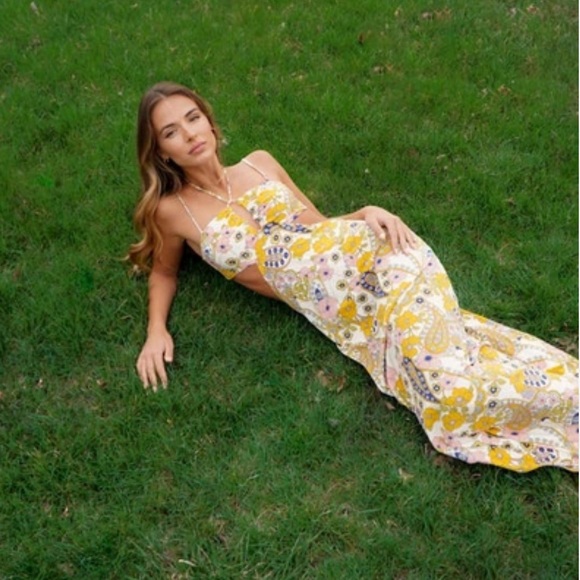 Wayf Heiress Halter Neck Dress - Picture 4 of 9